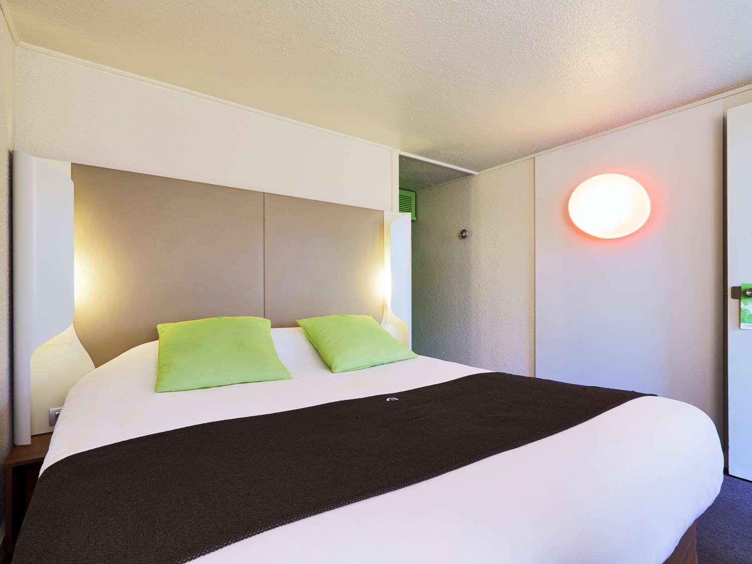 Campanile Hotel Auch Eksteriør billede